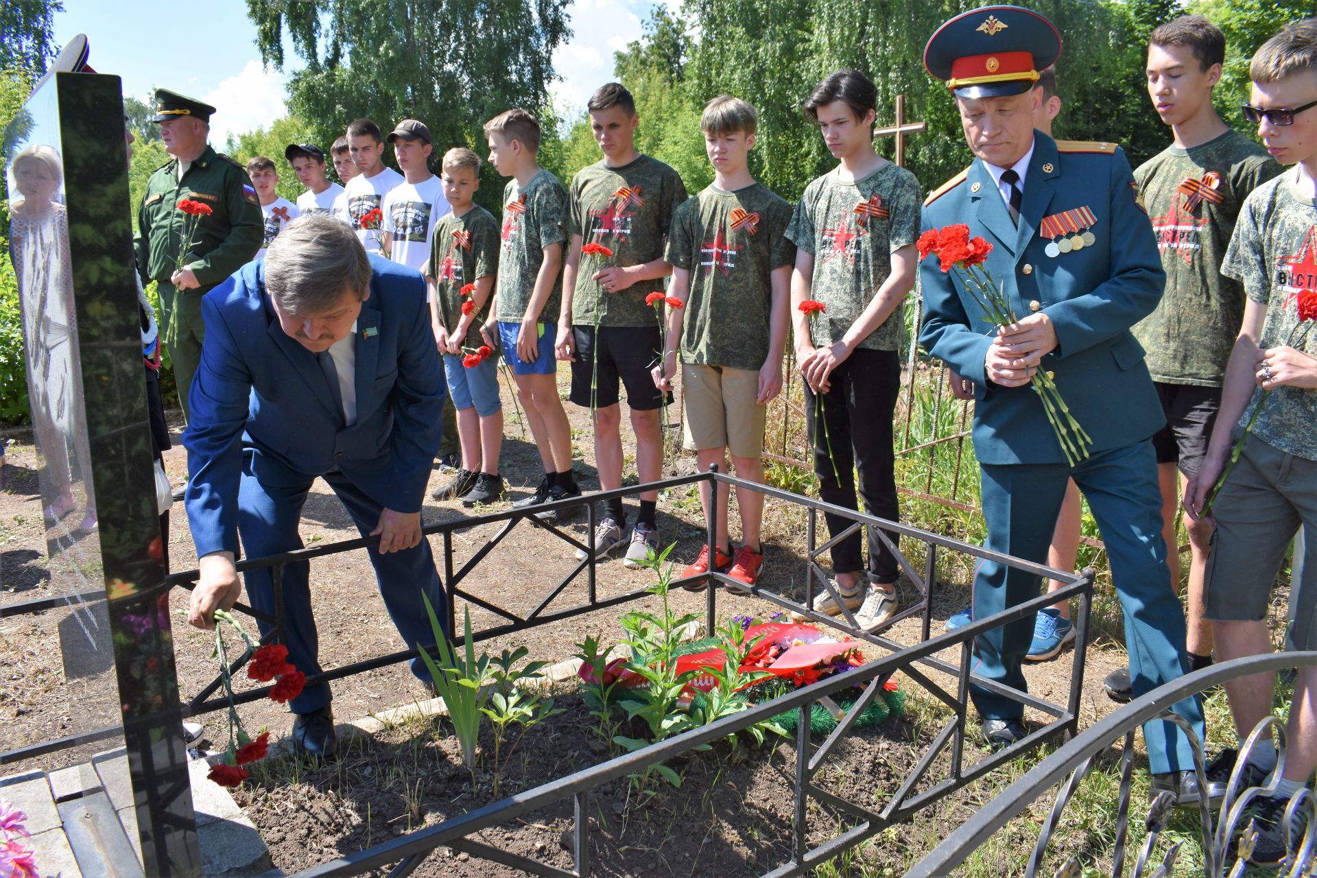 Чистополь присоединился к Всероссийской  акции «Горсть памяти» (Фоторепортаж)