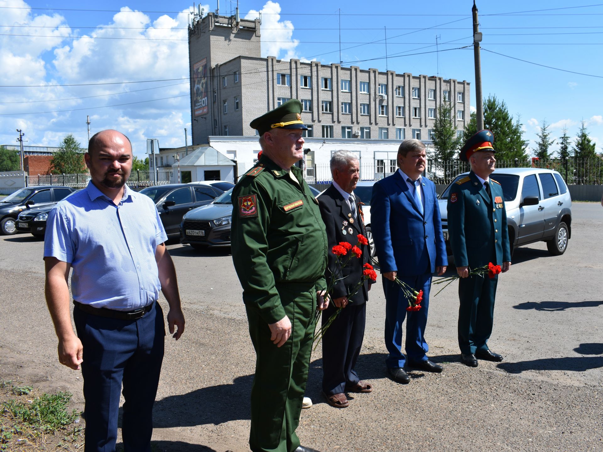 Чистополь присоединился к Всероссийской  акции «Горсть памяти» (Фоторепортаж)