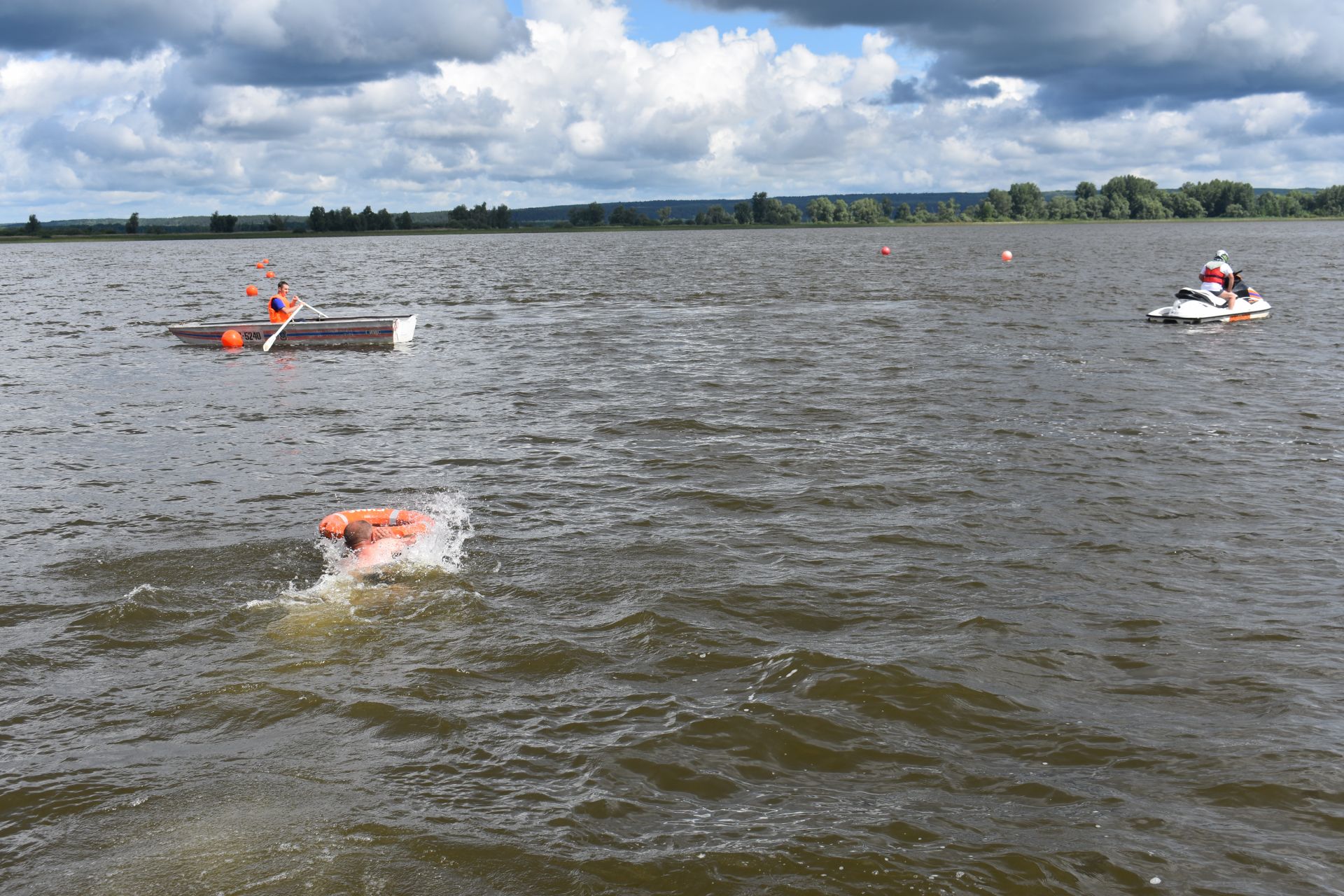 В Чистополе состоялись соревнования по водно-моторным видам спорта среди подразделений ГИМС