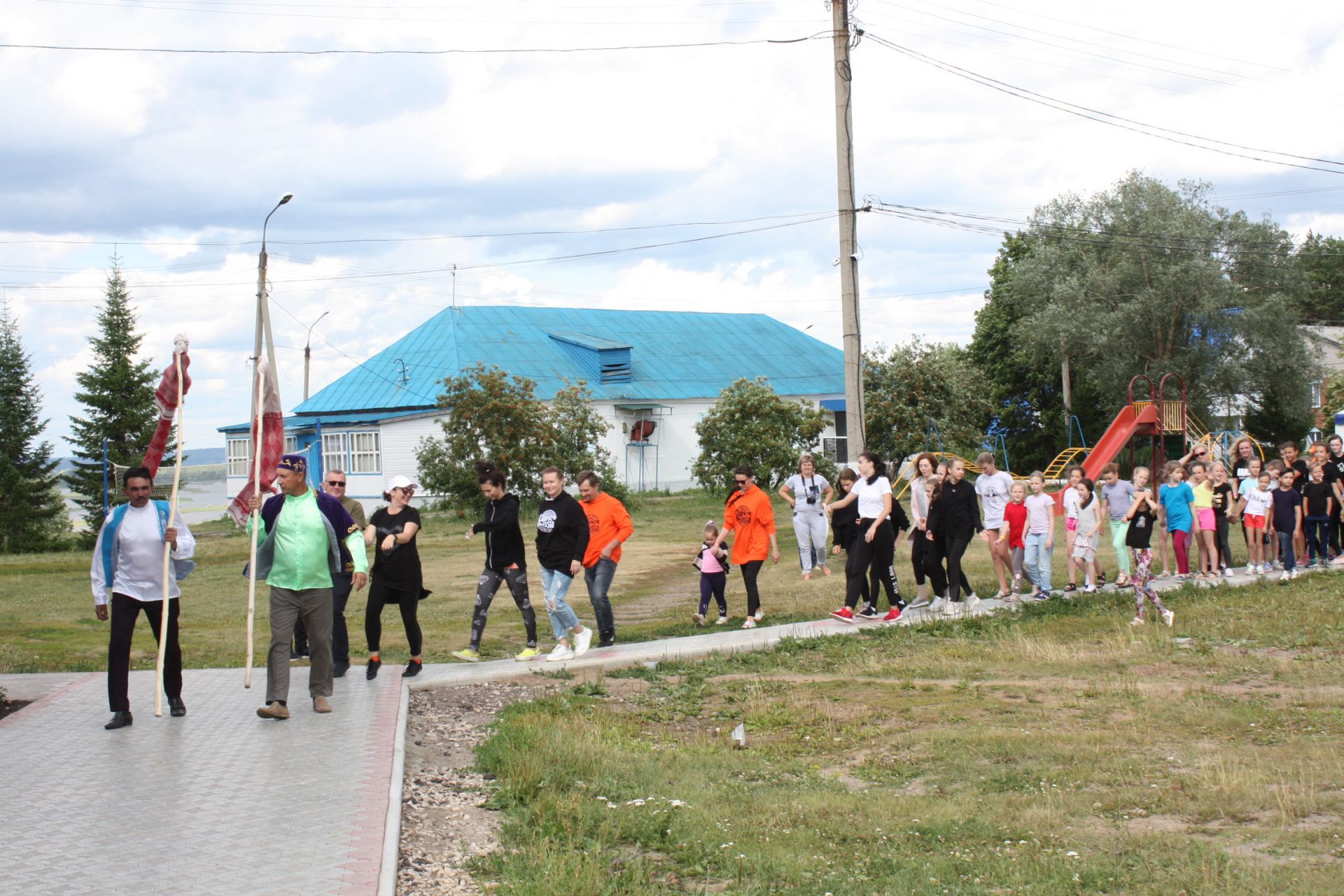 Сабантуй по-чистопольки: жители «Танцевальной деревни» побывали на народном празднике (ФОТОРЕПОРТАЖ)