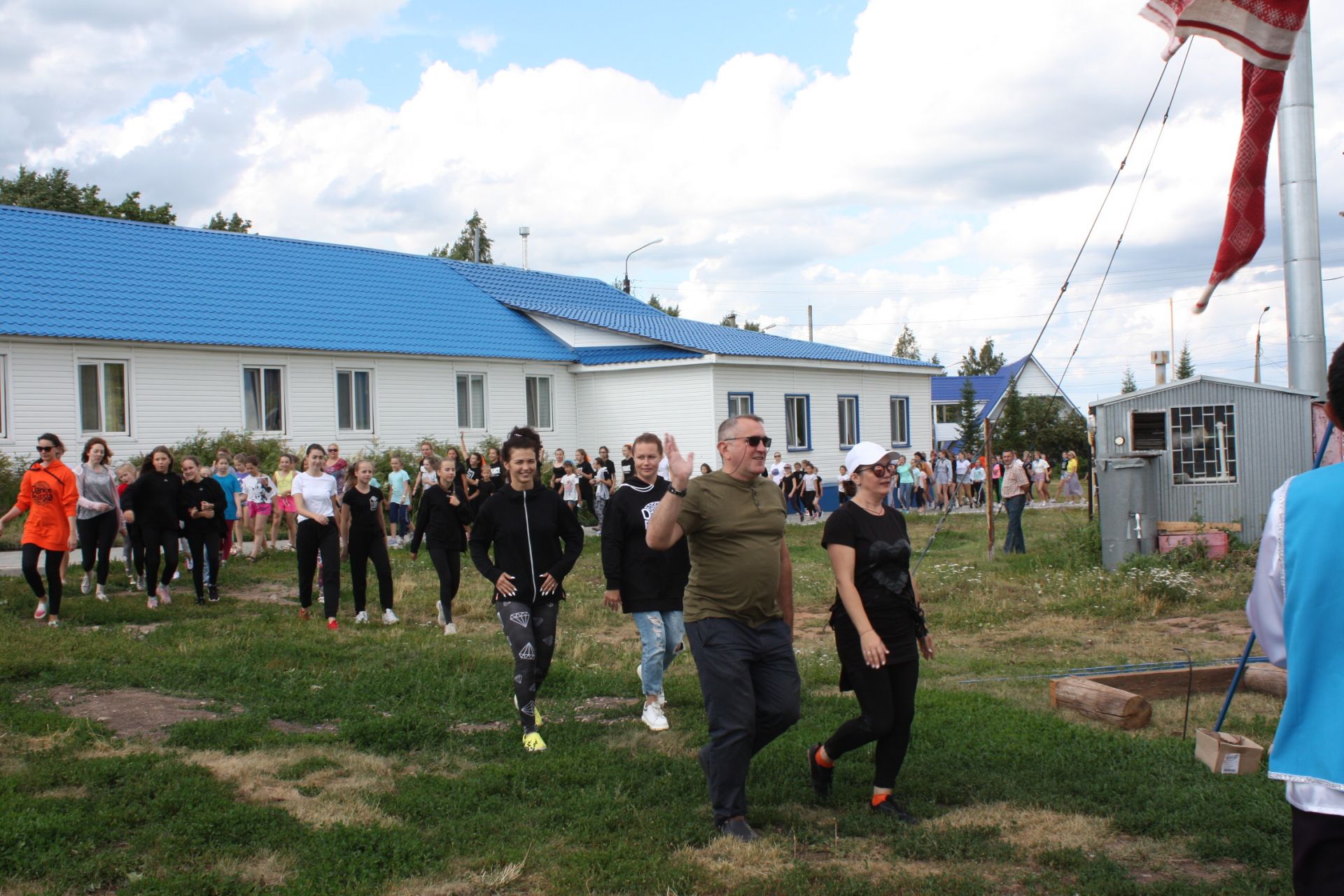 Сабантуй по-чистопольки: жители «Танцевальной деревни» побывали на народном празднике (ФОТОРЕПОРТАЖ)