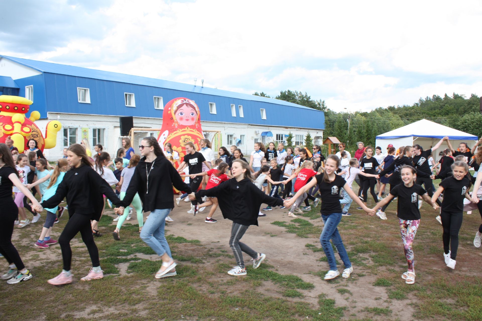 Сабантуй по-чистопольки: жители «Танцевальной деревни» побывали на народном празднике (ФОТОРЕПОРТАЖ)