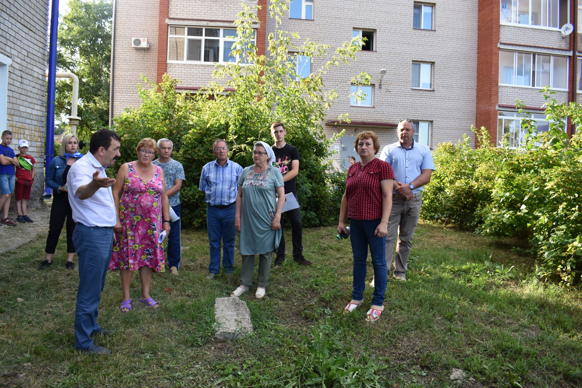 В Чистополе в рамках проекта «Наш двор» провели встречи с жильцами многоквартирных домов