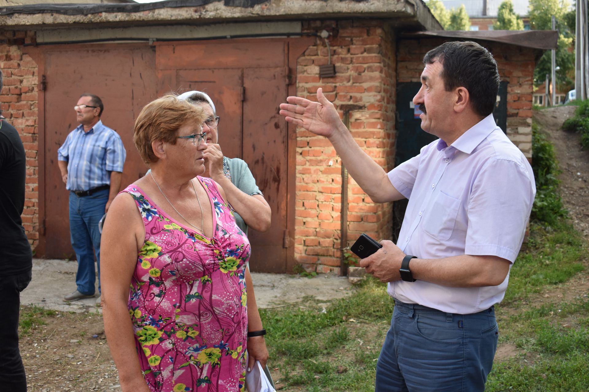 В Чистополе в рамках проекта «Наш двор» провели встречи с жильцами многоквартирных домов