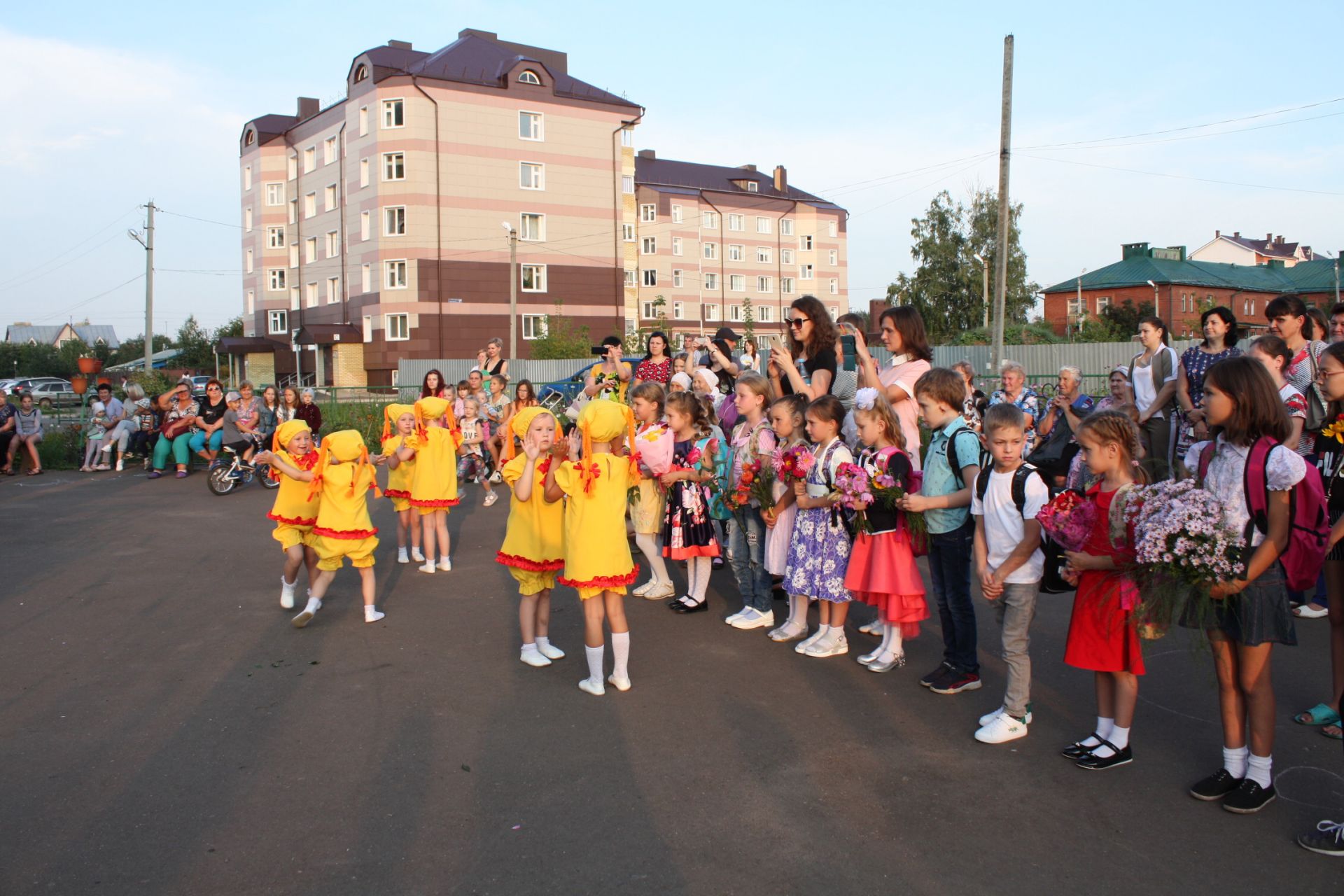 В Чистопольском ТОСе прошел праздник цветов (ФОТОРЕПОРТАЖ)