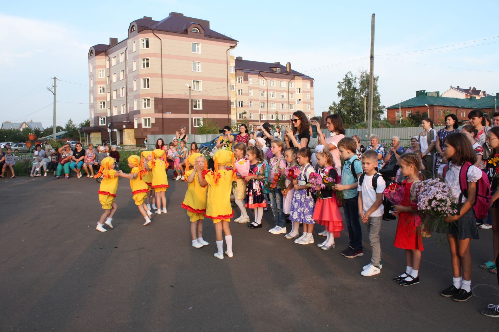 В Чистопольском ТОСе прошел праздник цветов (ФОТОРЕПОРТАЖ)