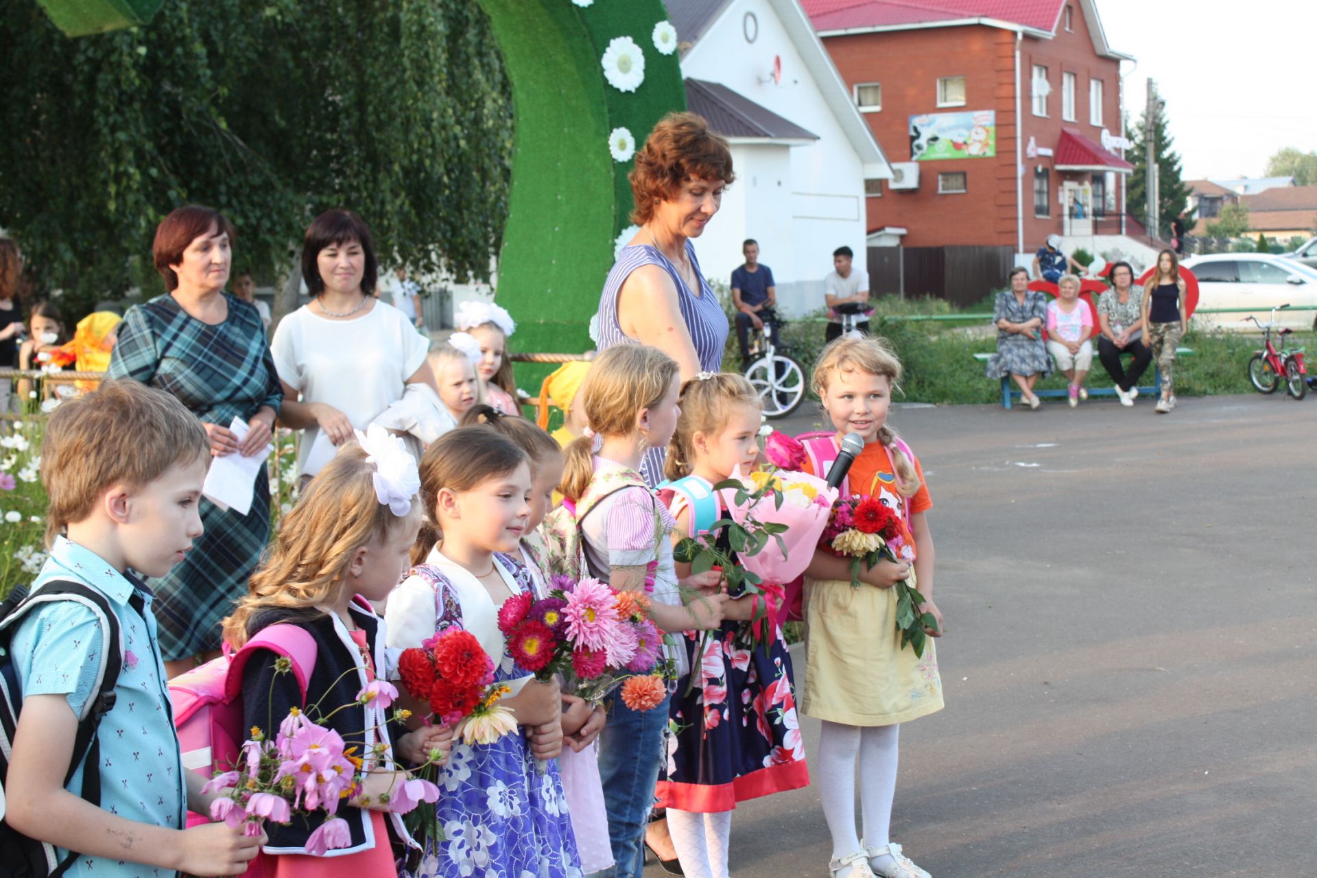 В Чистопольском ТОСе прошел праздник цветов (ФОТОРЕПОРТАЖ)