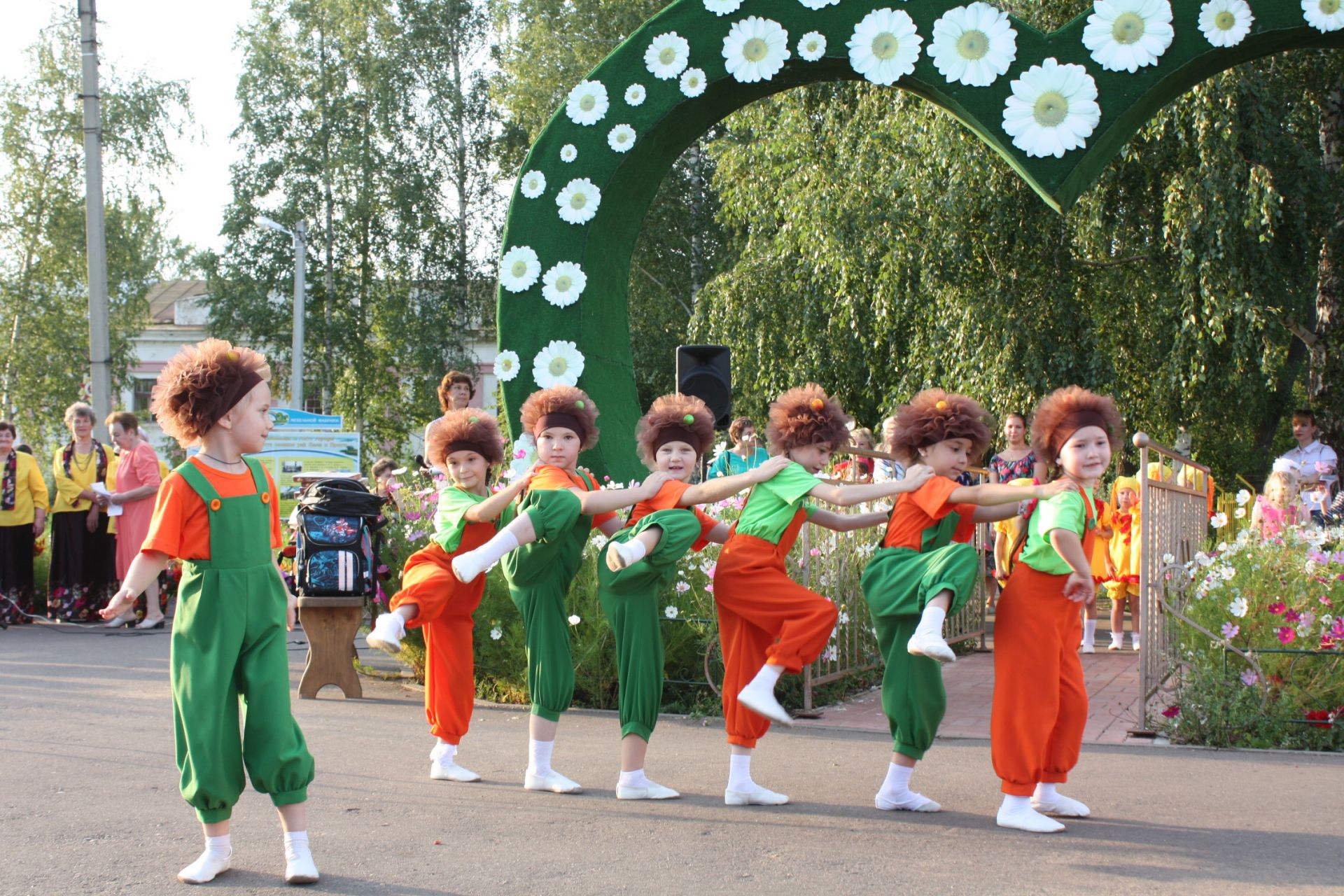 В Чистопольском ТОСе прошел праздник цветов (ФОТОРЕПОРТАЖ)