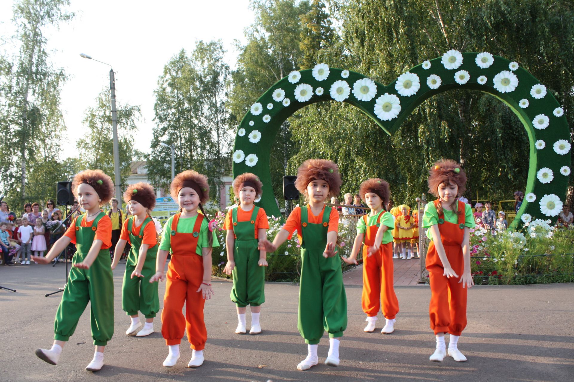 В Чистопольском ТОСе прошел праздник цветов (ФОТОРЕПОРТАЖ)