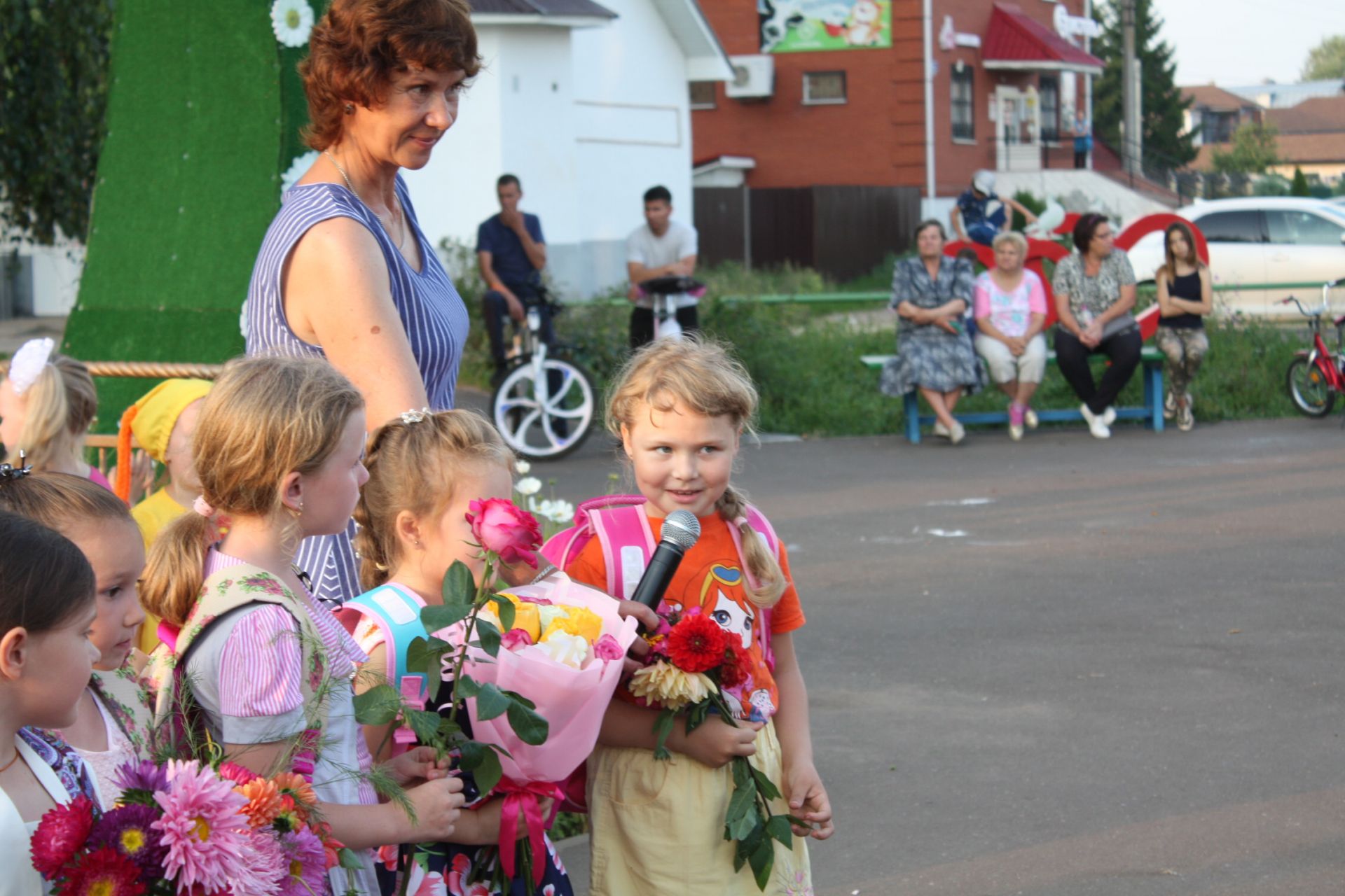 В Чистопольском ТОСе прошел праздник цветов (ФОТОРЕПОРТАЖ)