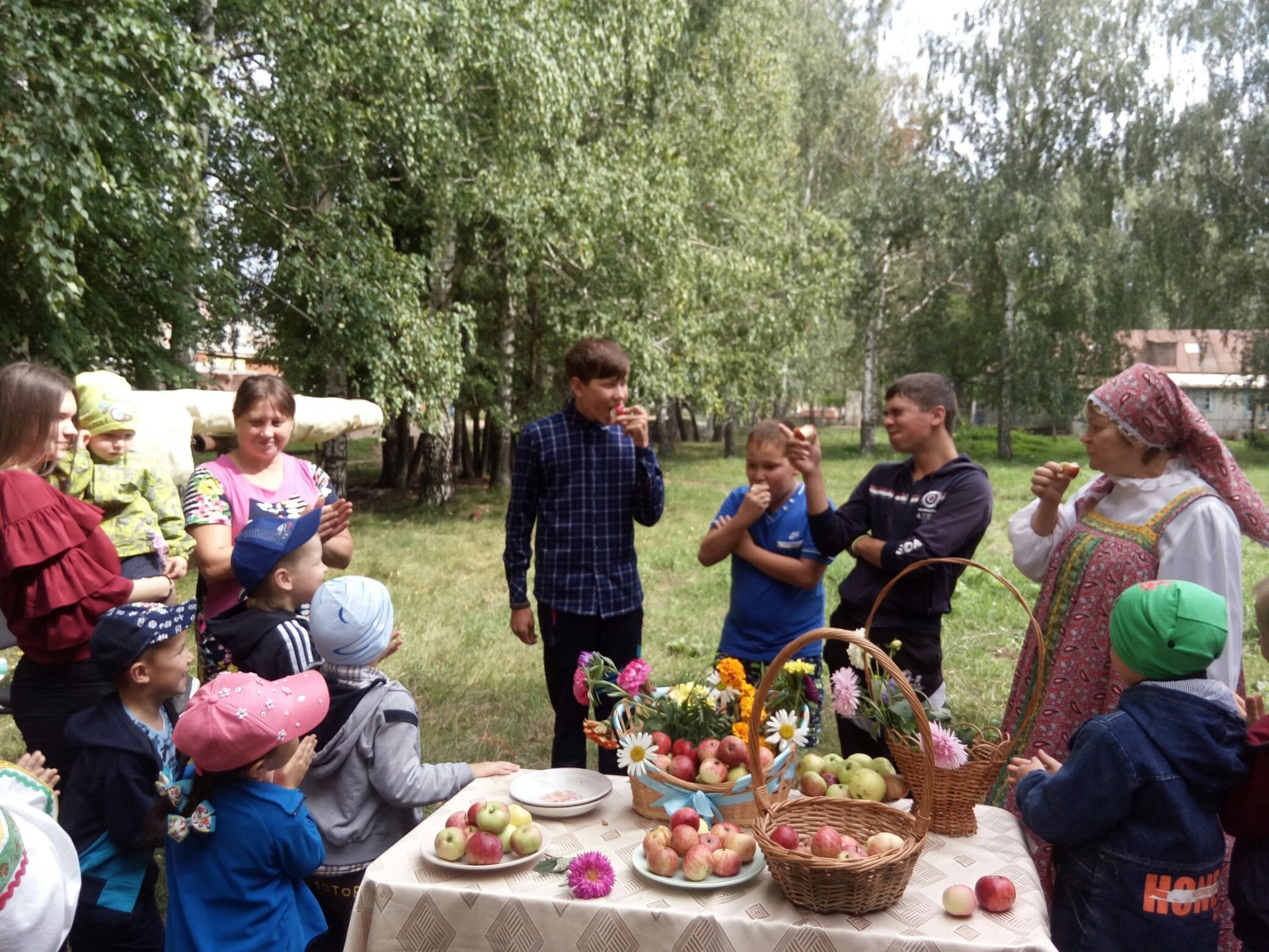 Все про яблоко: веселый праздник в чистопольском селе