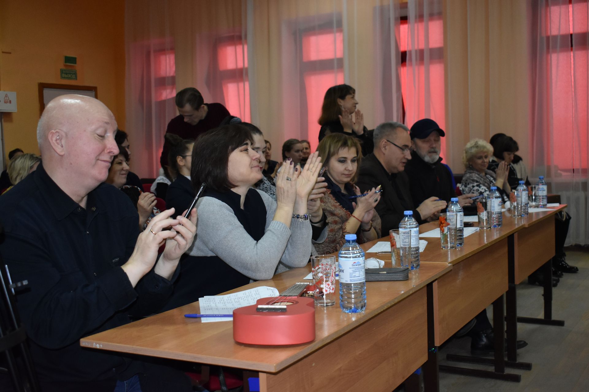 Фоторепортаж: школьники вышли на сцену в память о Владимире Высоцком