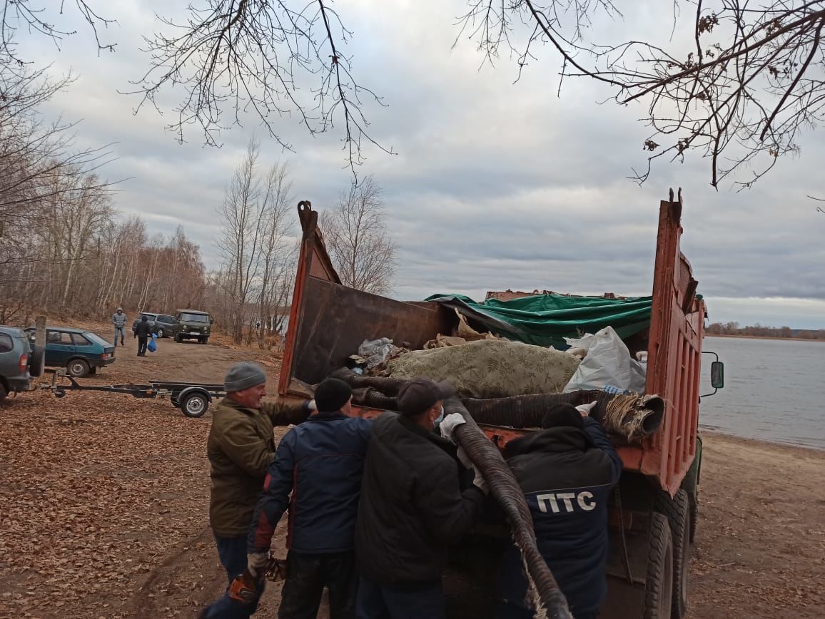 Полсотни чистопольцев вышли на очистку водоохранных зон