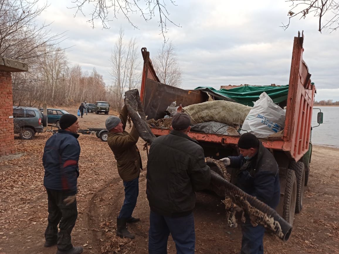 Полсотни чистопольцев вышли на очистку водоохранных зон