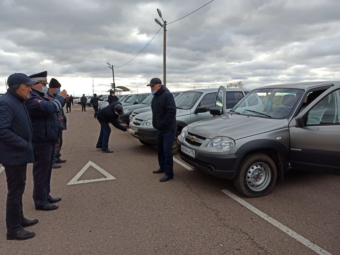 В Чистополе состоялся массовый осмотр служебных автомобилей администрации