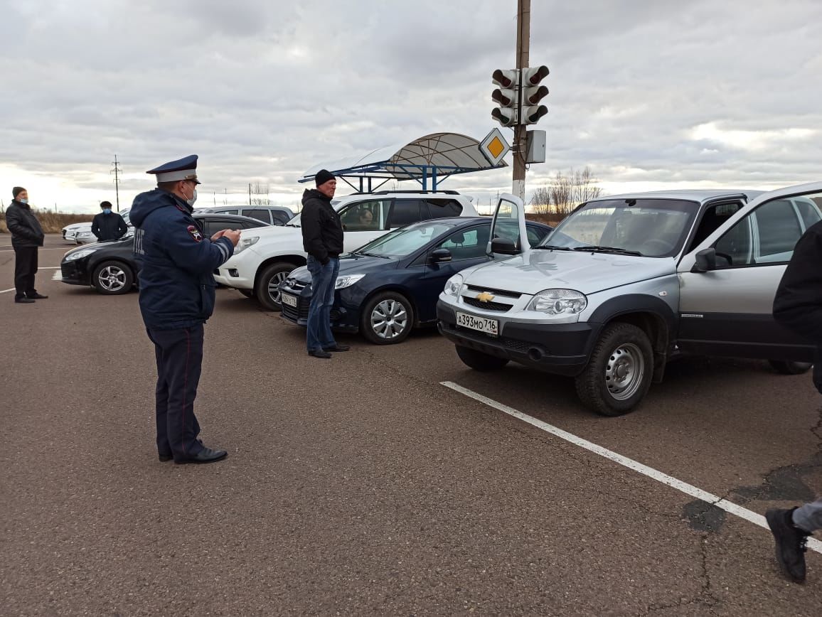 В Чистополе состоялся массовый осмотр служебных автомобилей администрации