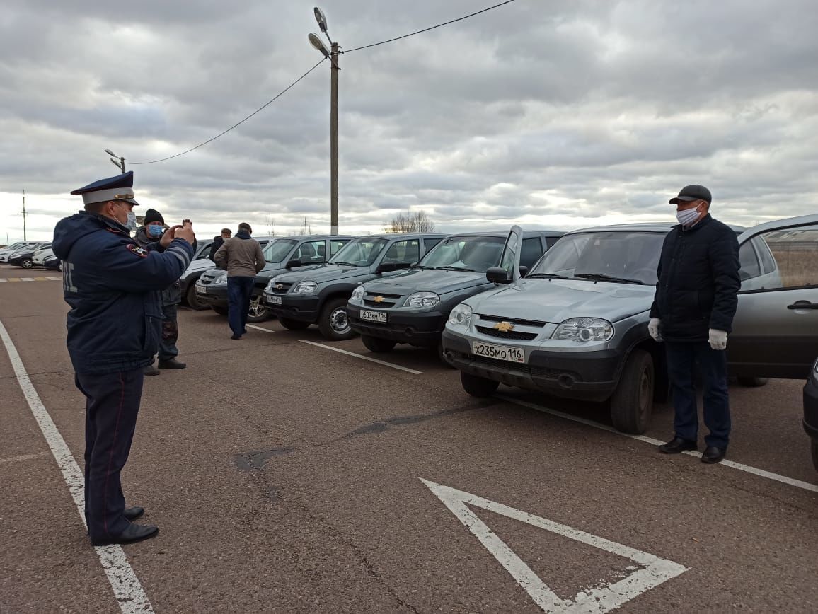 В Чистополе состоялся массовый осмотр служебных автомобилей администрации