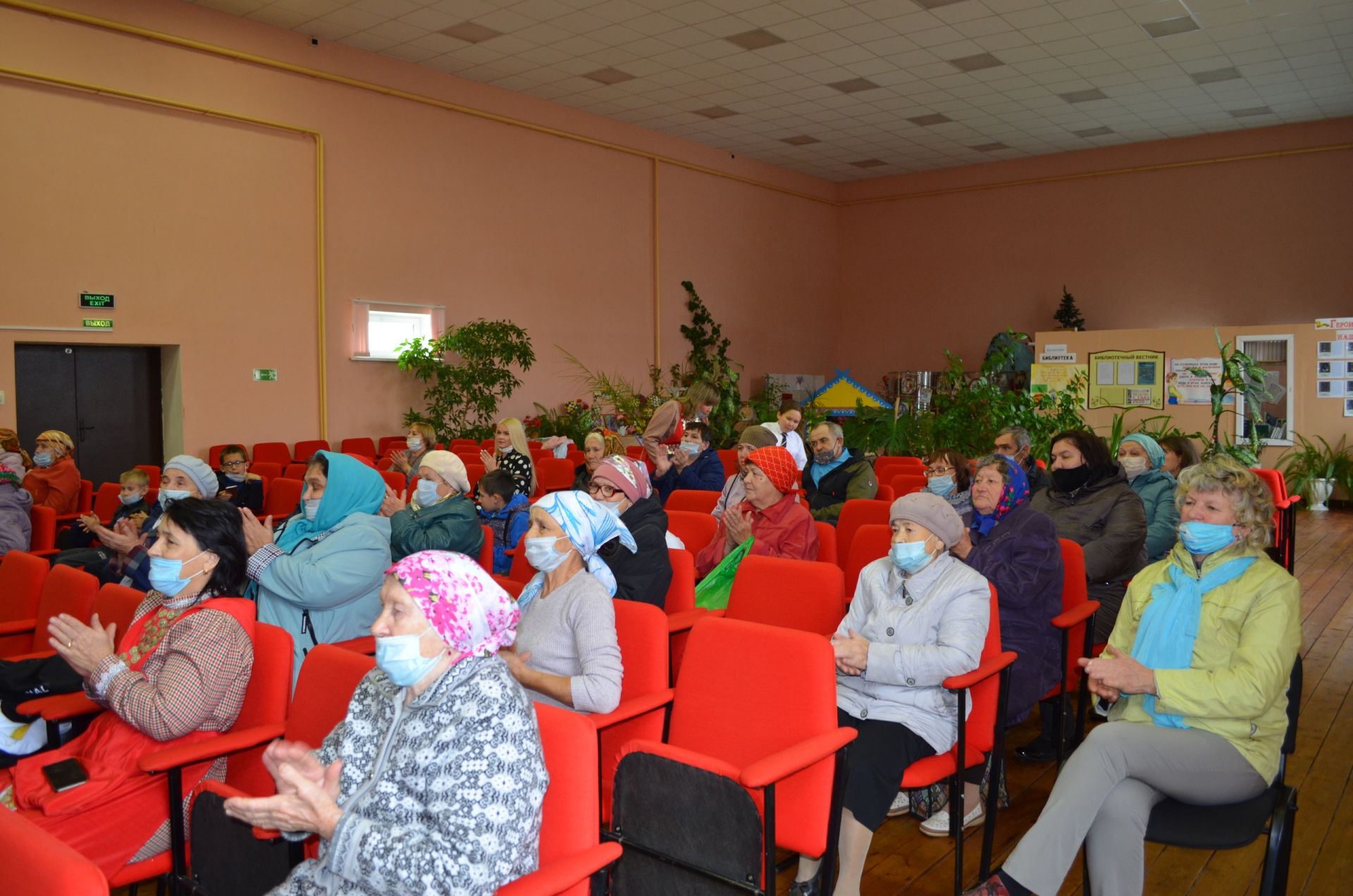 В честь Дня добра и уважения в поселке Юлдуз организовали праздничный концерт с угощениями