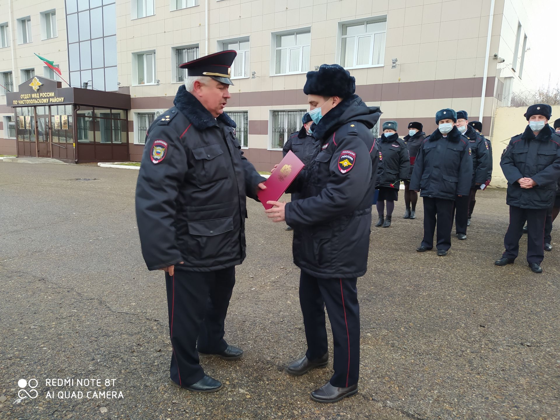 Сотрудники Чистопольской полиции почтили память погибших сотрудников при исполнении служебных обязанностей