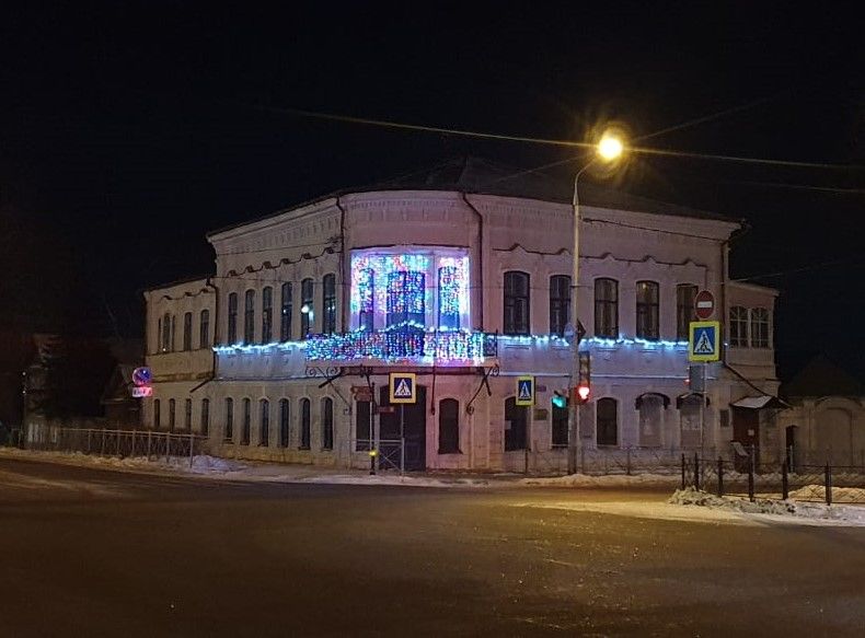 Чистополь продолжают украшать к Новому году (ФОТО)