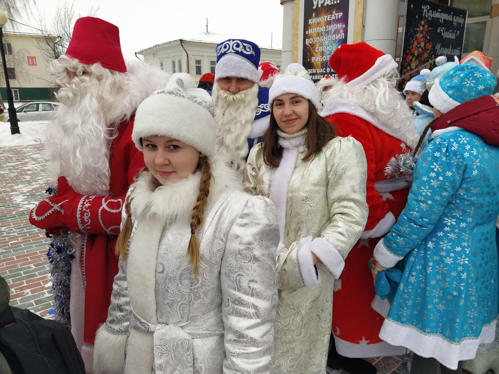 В Чистополе Деды Морозы и Снегурочки прошли парадом