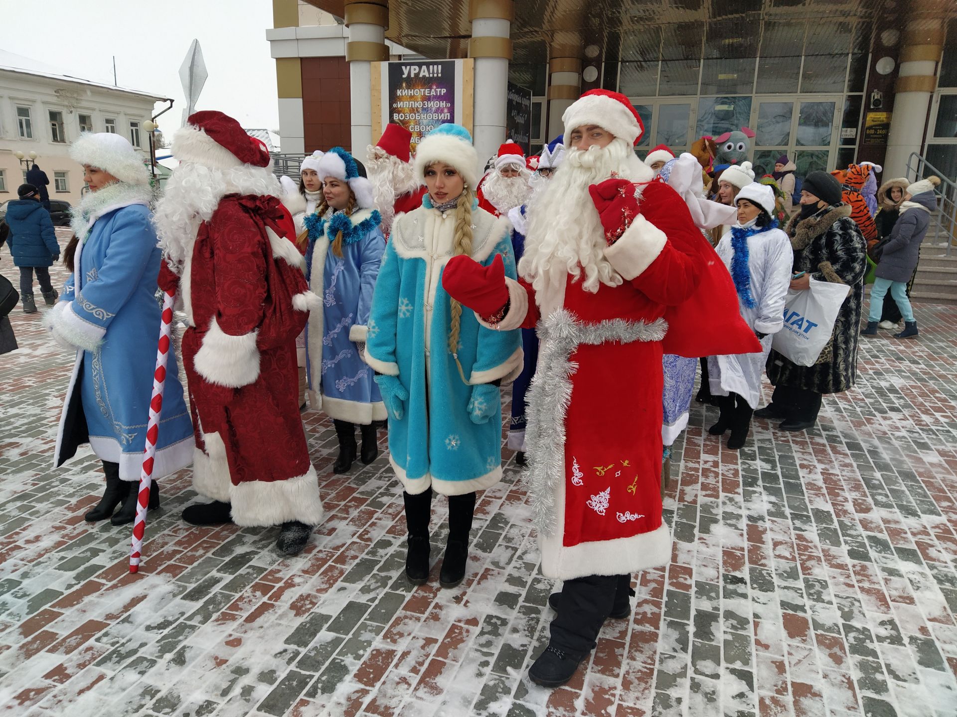 В Чистополе Деды Морозы и Снегурочки прошли парадом