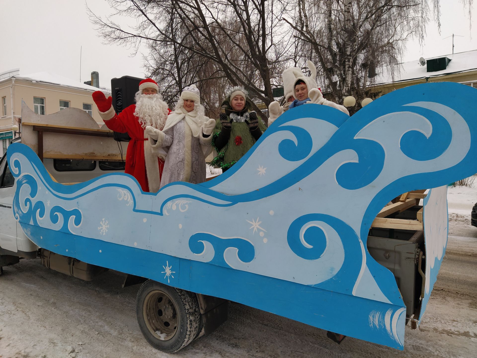 В Чистополе Деды Морозы и Снегурочки прошли парадом