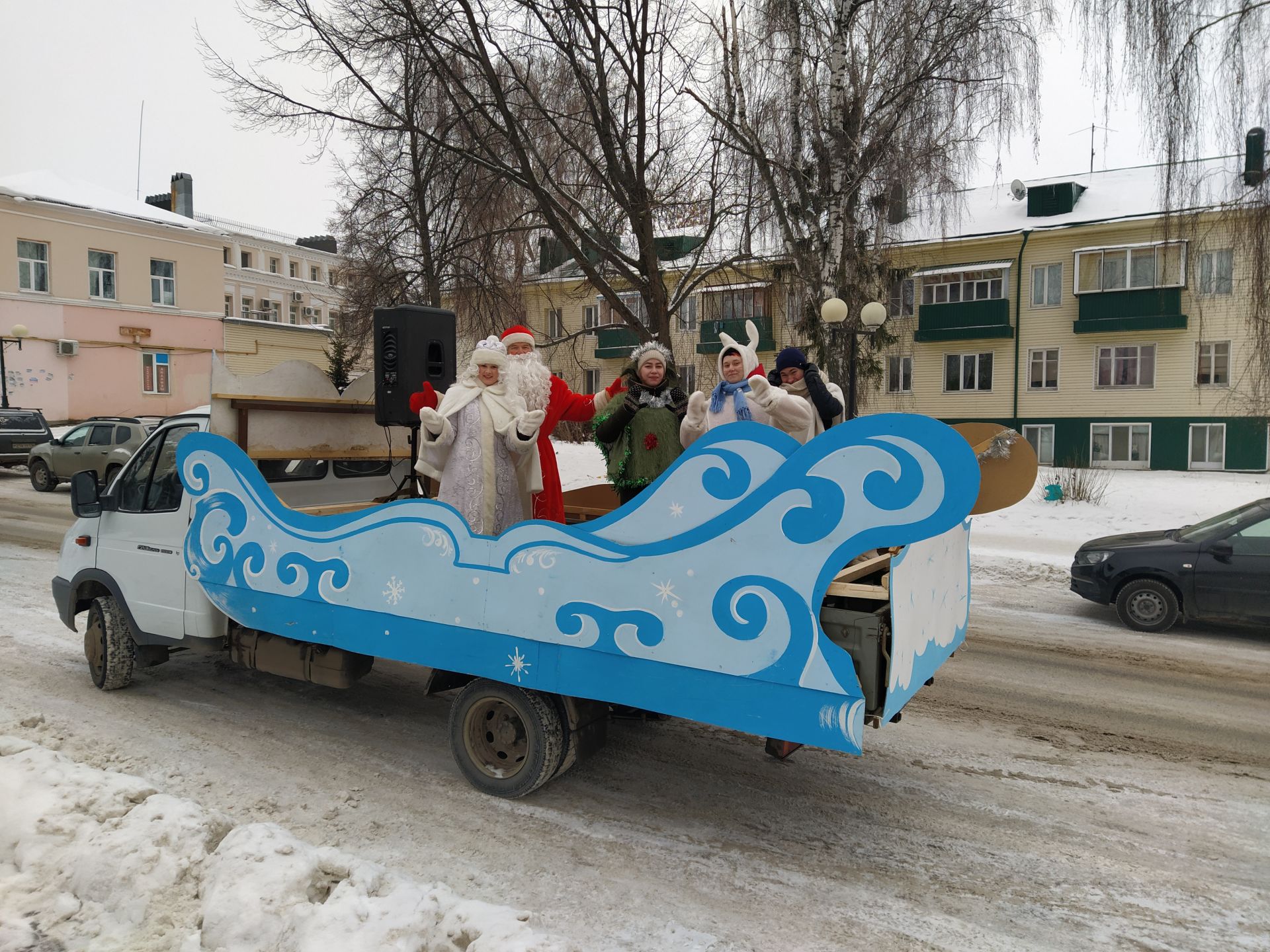 В Чистополе Деды Морозы и Снегурочки прошли парадом