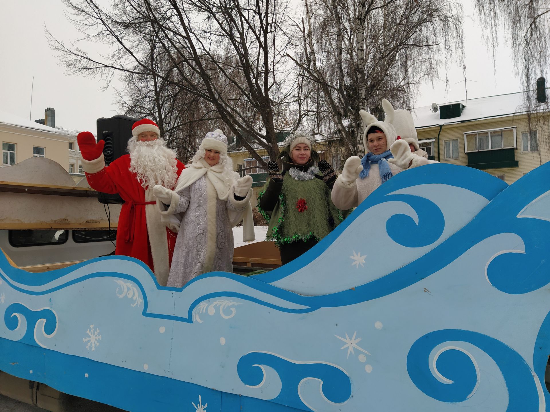 В Чистополе Деды Морозы и Снегурочки прошли парадом