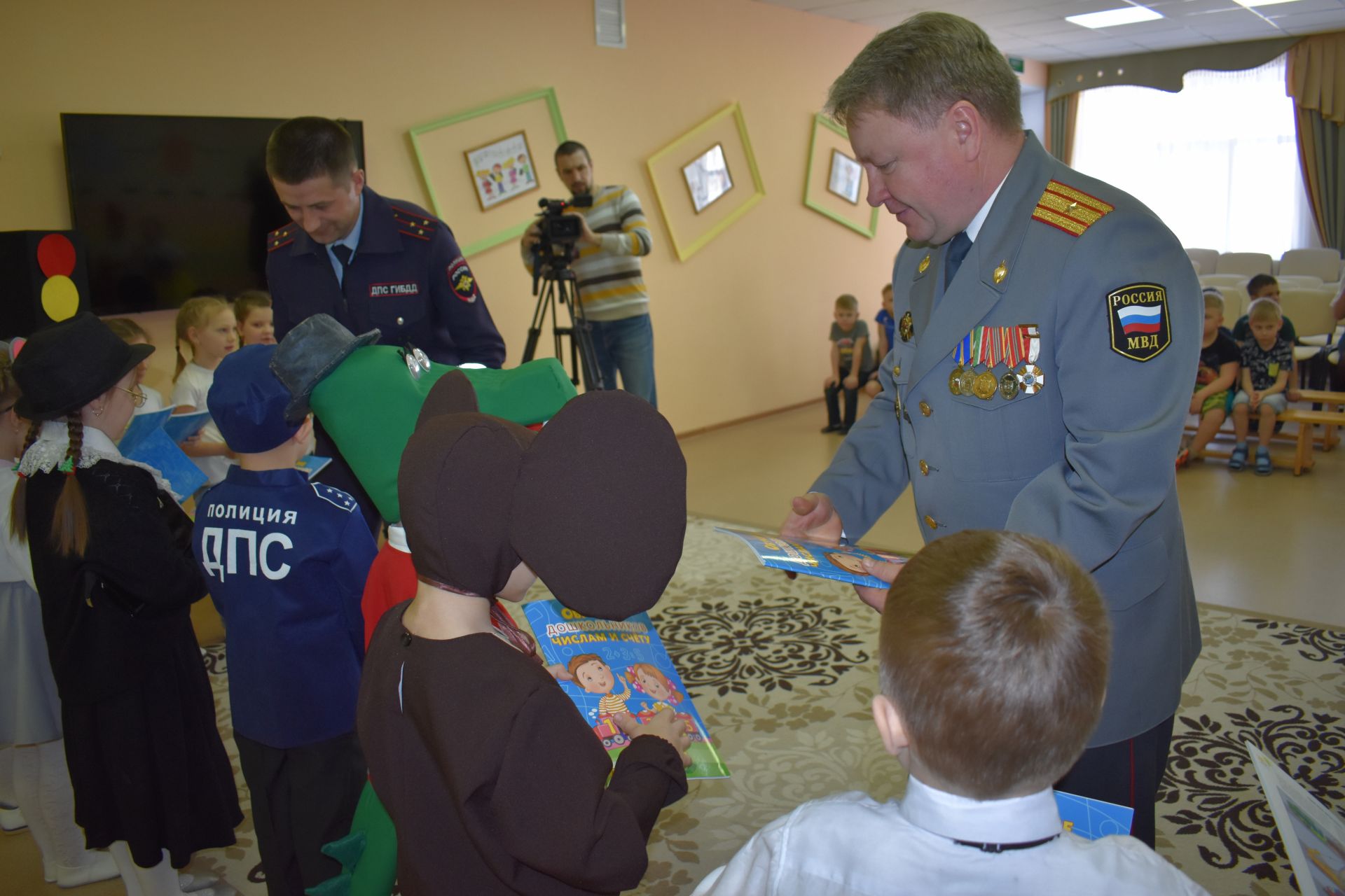 В гости к чистопольским дошколятам пришли сотрудники ГИБДД