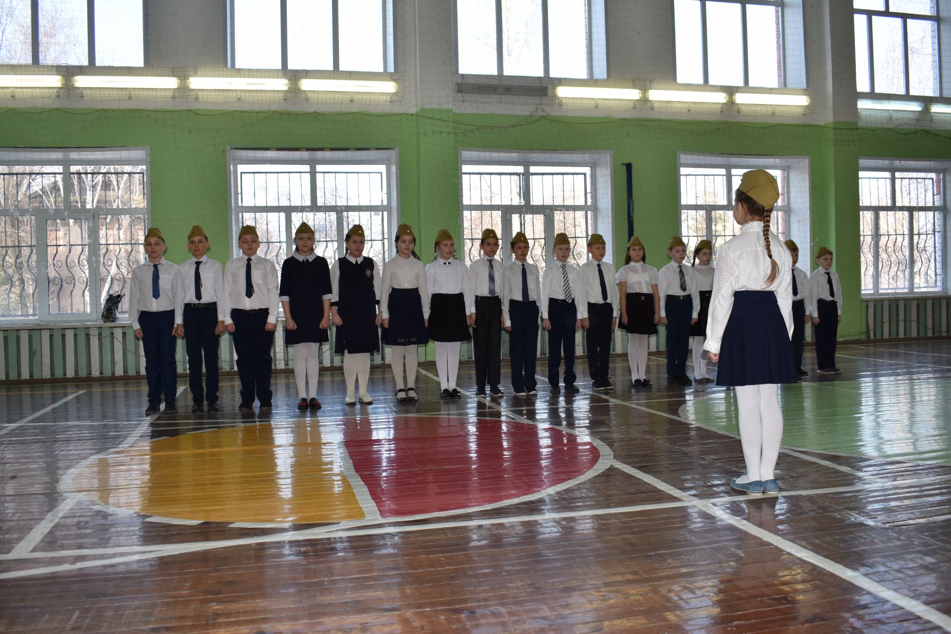 В чистопольской школе № 4 прошел смотр-конкурс военно-строевой песни