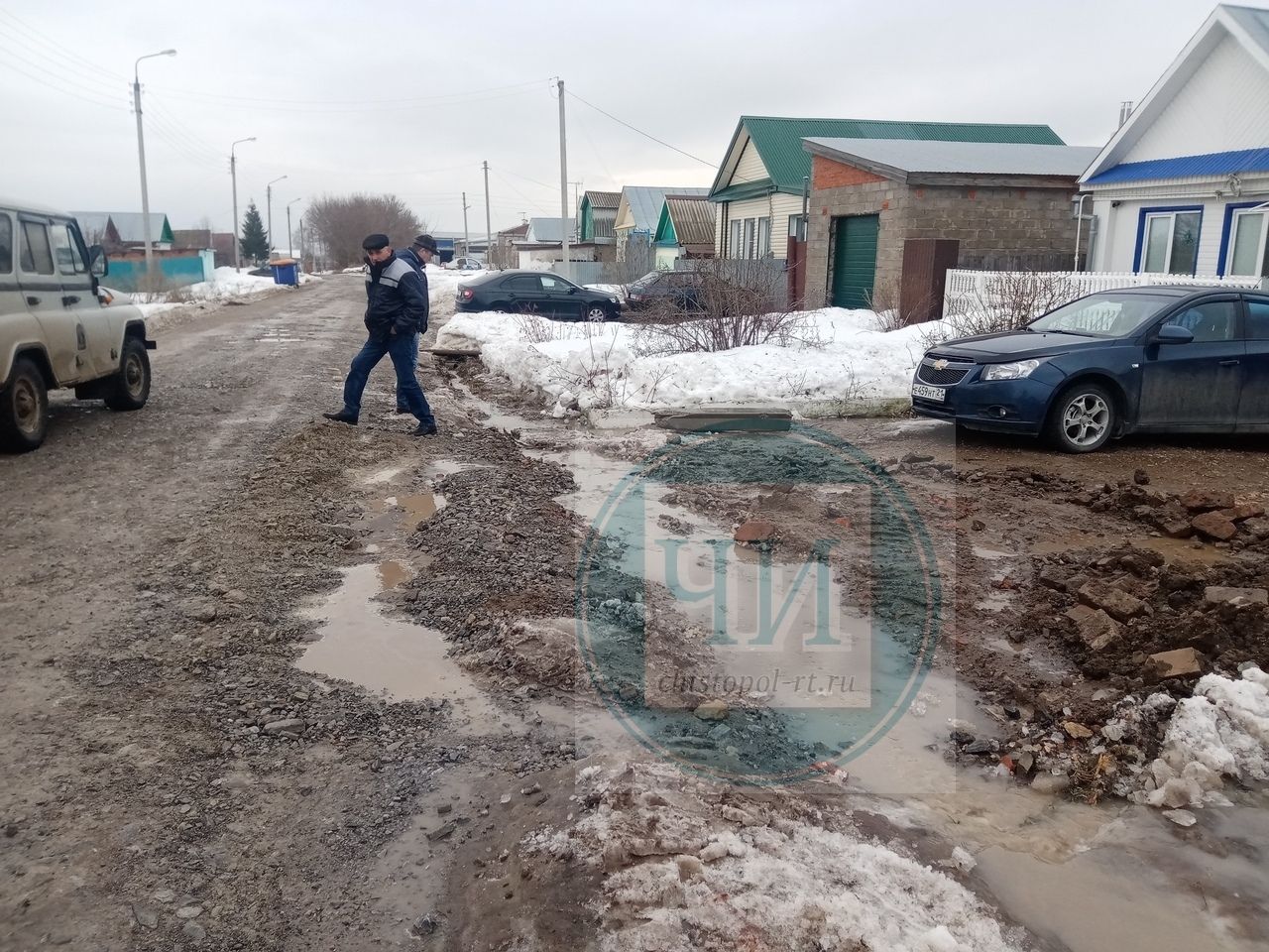 Улица Хамзина утопает в воде: стала известна причина