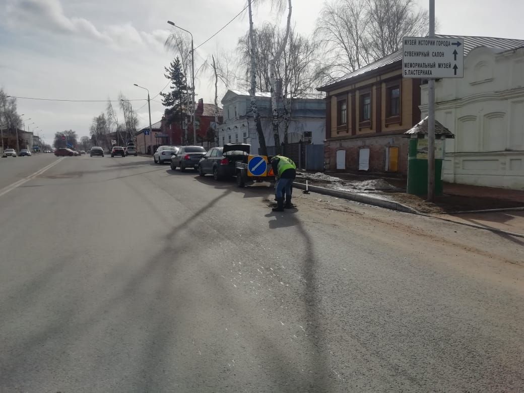 В Чистополе автомобилистов просят быть внимательнее: начался ремонт дорог