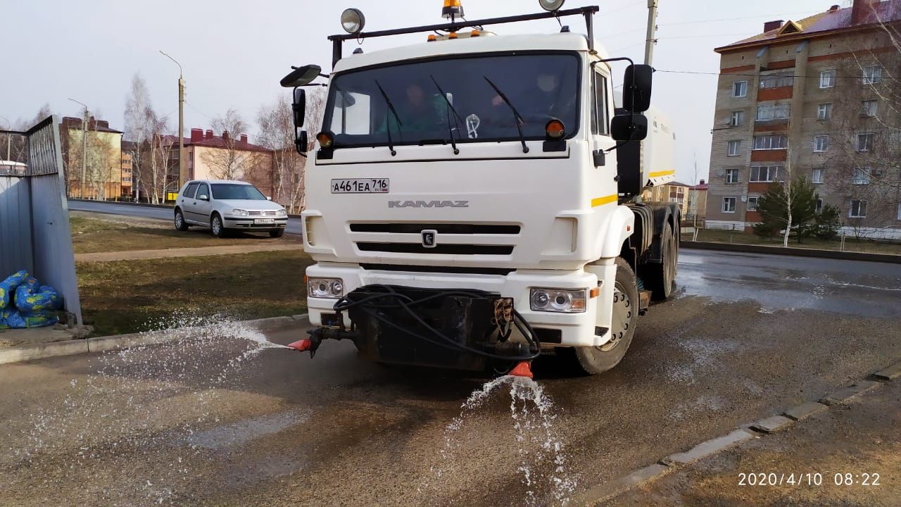 В Чистополе дезинфицируют остановки и контейнерные площадки