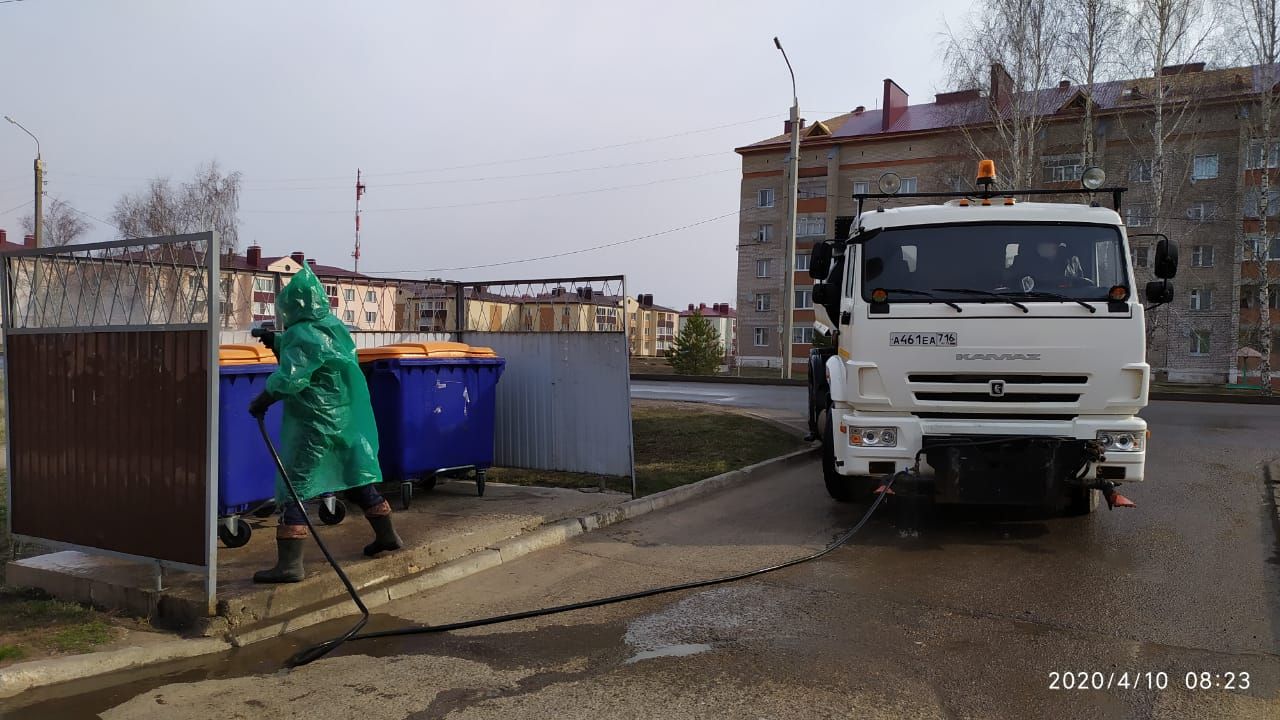 В Чистополе дезинфицируют остановки и контейнерные площадки