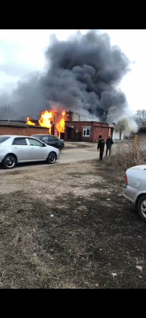 В Чистополе горел гараж, в котором находился автомобиль