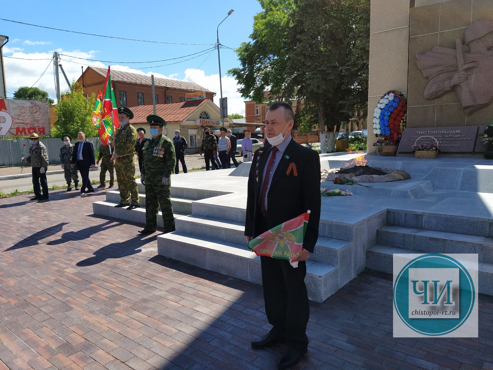 В Чистополе пограничники возложили цветы к Вечному огню (Фоторепортаж)