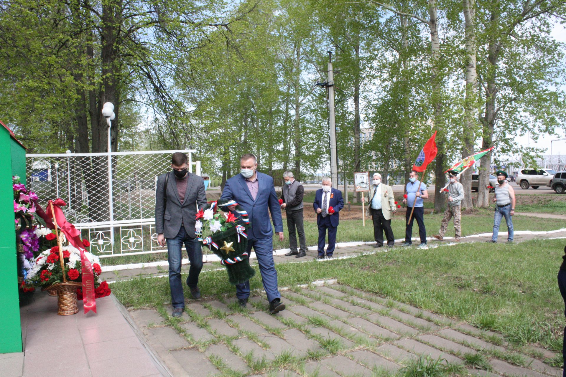 Чистопольцы в память о погибших земляках возложили цветы к обелиску