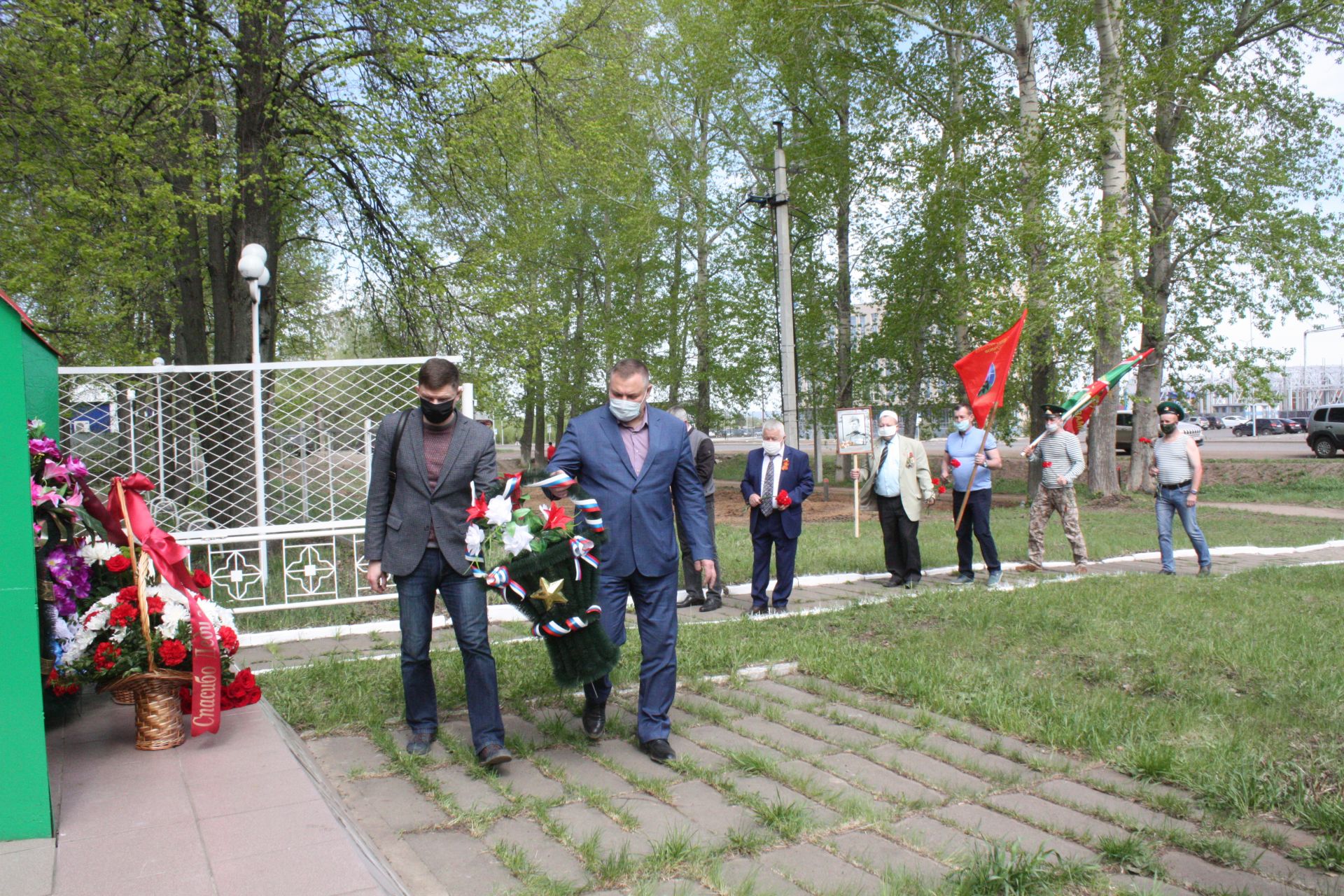 Чистопольцы в память о погибших земляках возложили цветы к обелиску