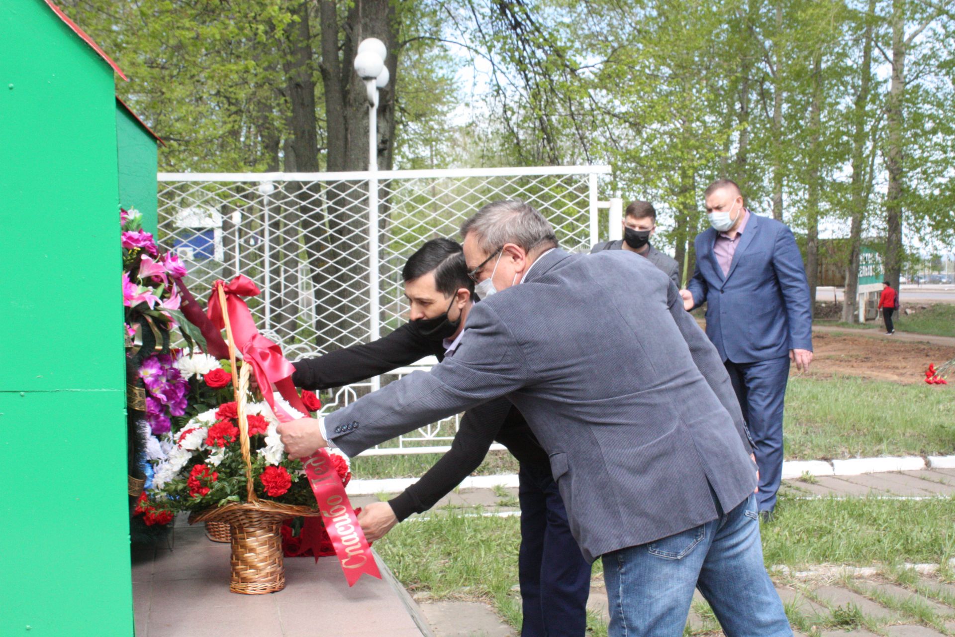 Чистопольцы в память о погибших земляках возложили цветы к обелиску