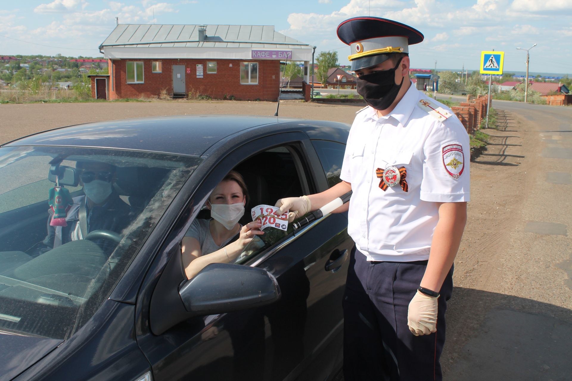 Инспектора дорожного движения Чистополя провели акцию, посвященную Дню Победы