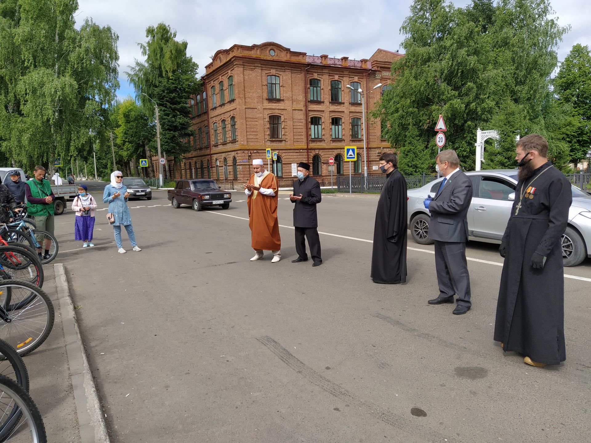 В Чистополе состоялся православно-мусульманский велопробег, посвященный 75-летию Победы (ФОТОРЕПОРТАЖ)