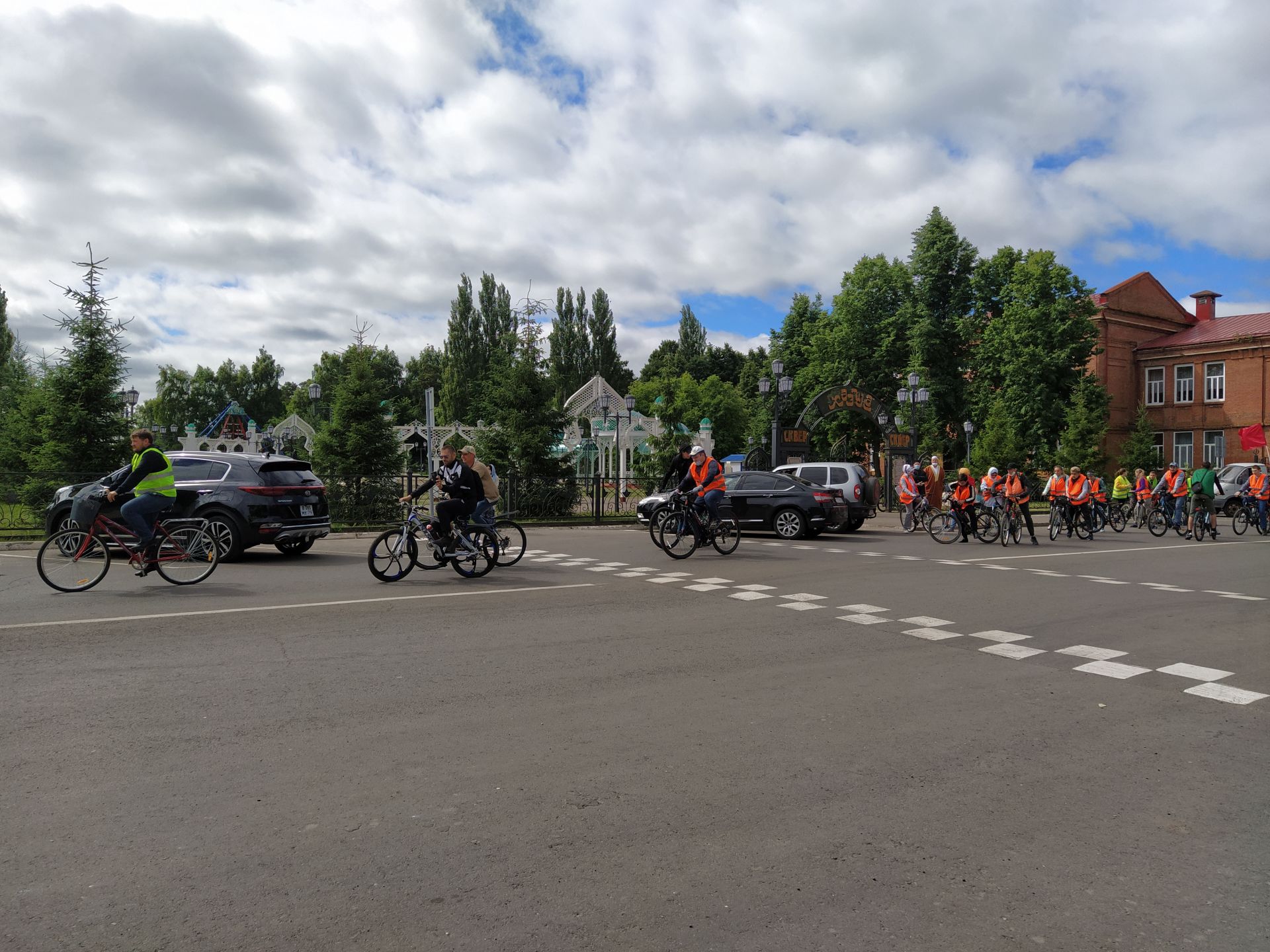 В Чистополе состоялся православно-мусульманский велопробег, посвященный 75-летию Победы (ФОТОРЕПОРТАЖ)