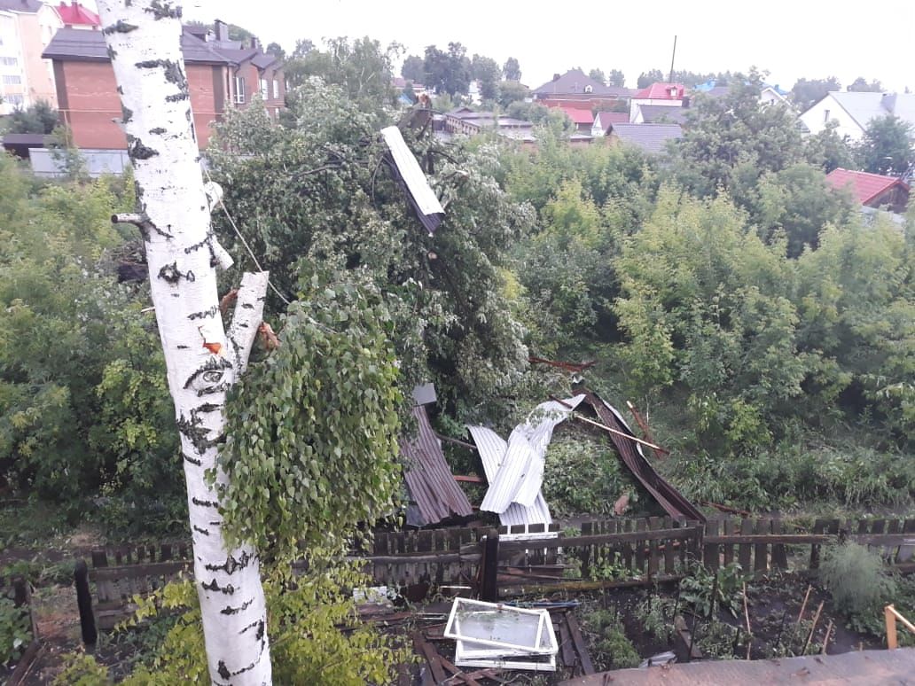 В Чистополе продолжают устранять последствия мощного урагана