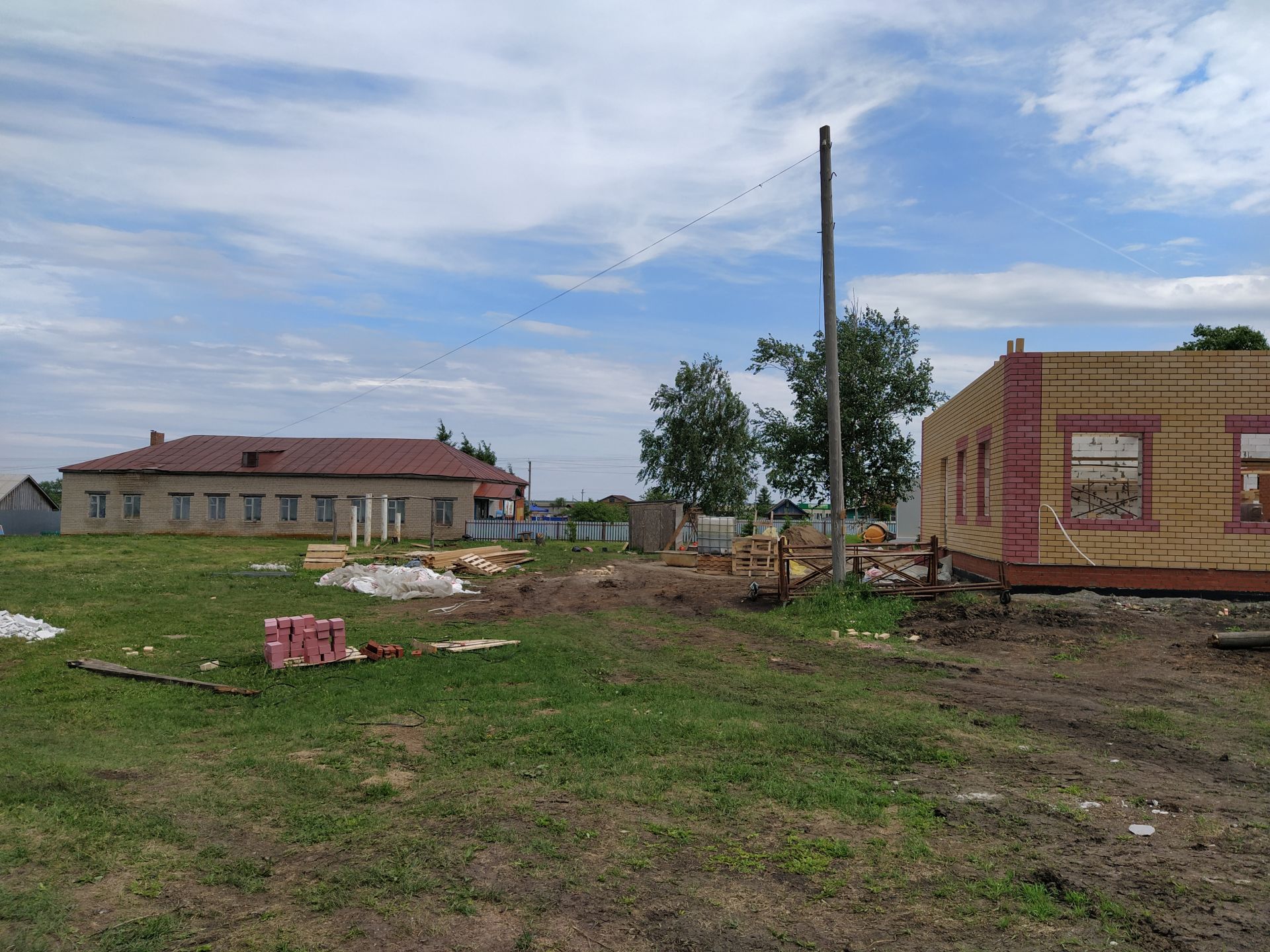 В селе Бахта полным ходом идет строительство нового клуба (ФОТОРЕПОРТАЖ)