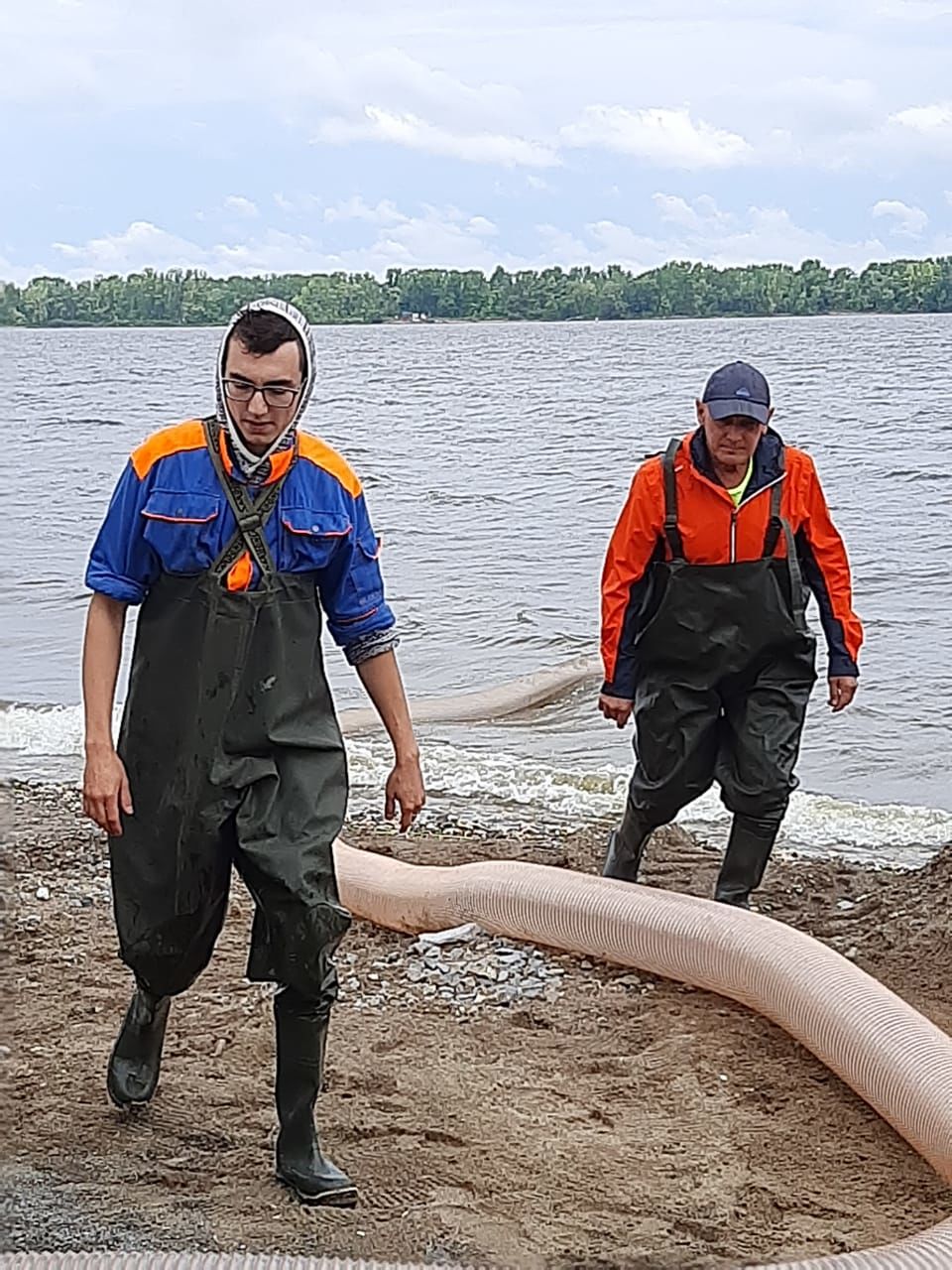 В Чистополе на Каму выпустили мальков стерляди