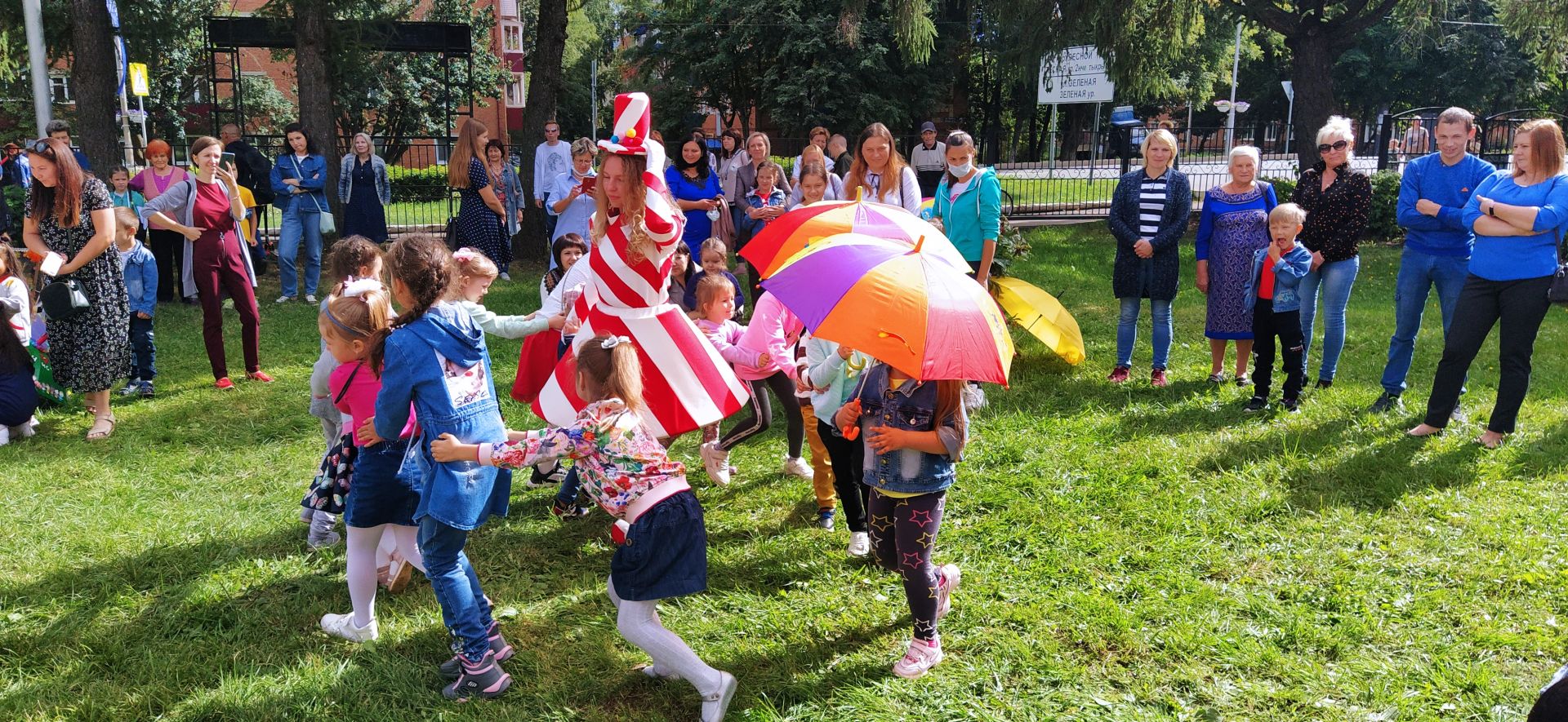 В День города в Чистополе впервые прошел конкурс-парад зонтиков