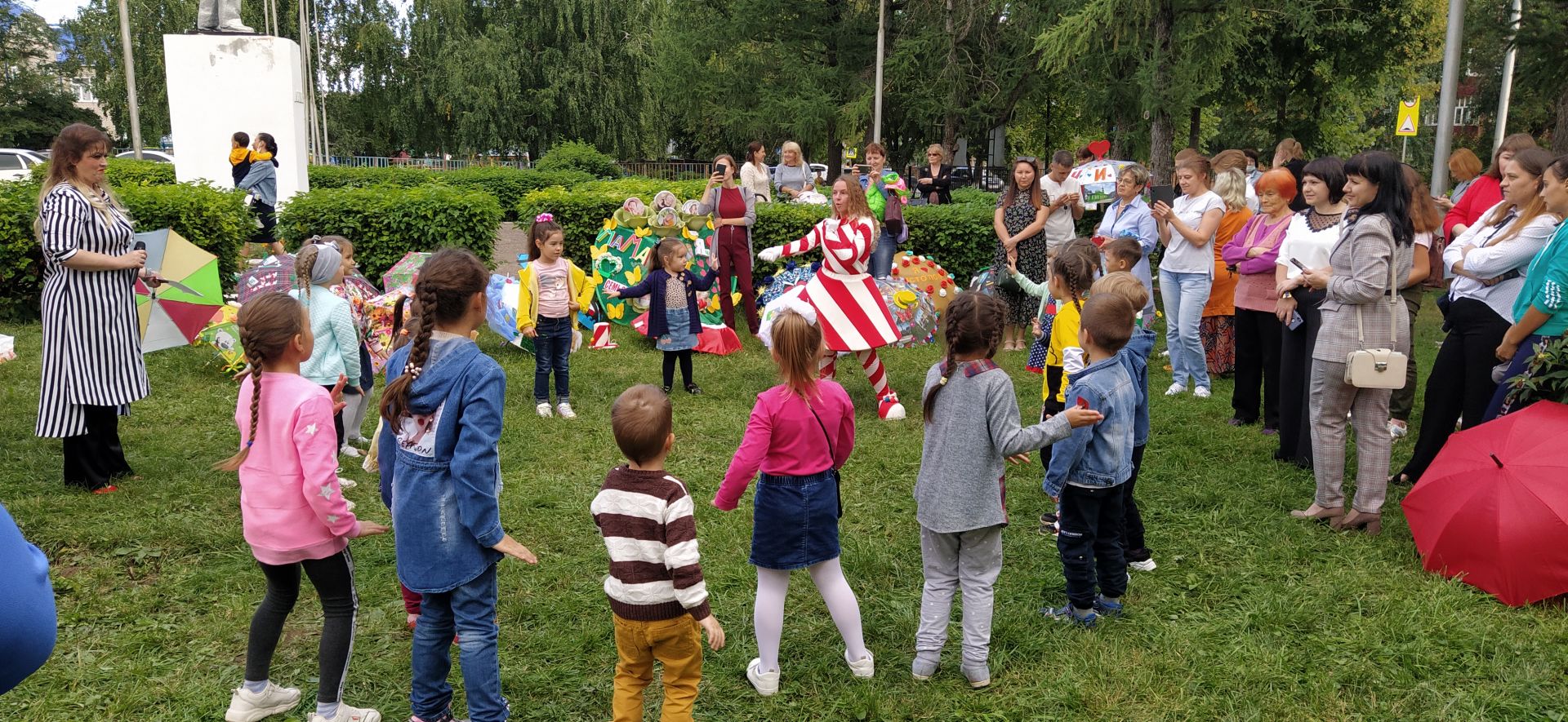 В День города в Чистополе впервые прошел конкурс-парад зонтиков