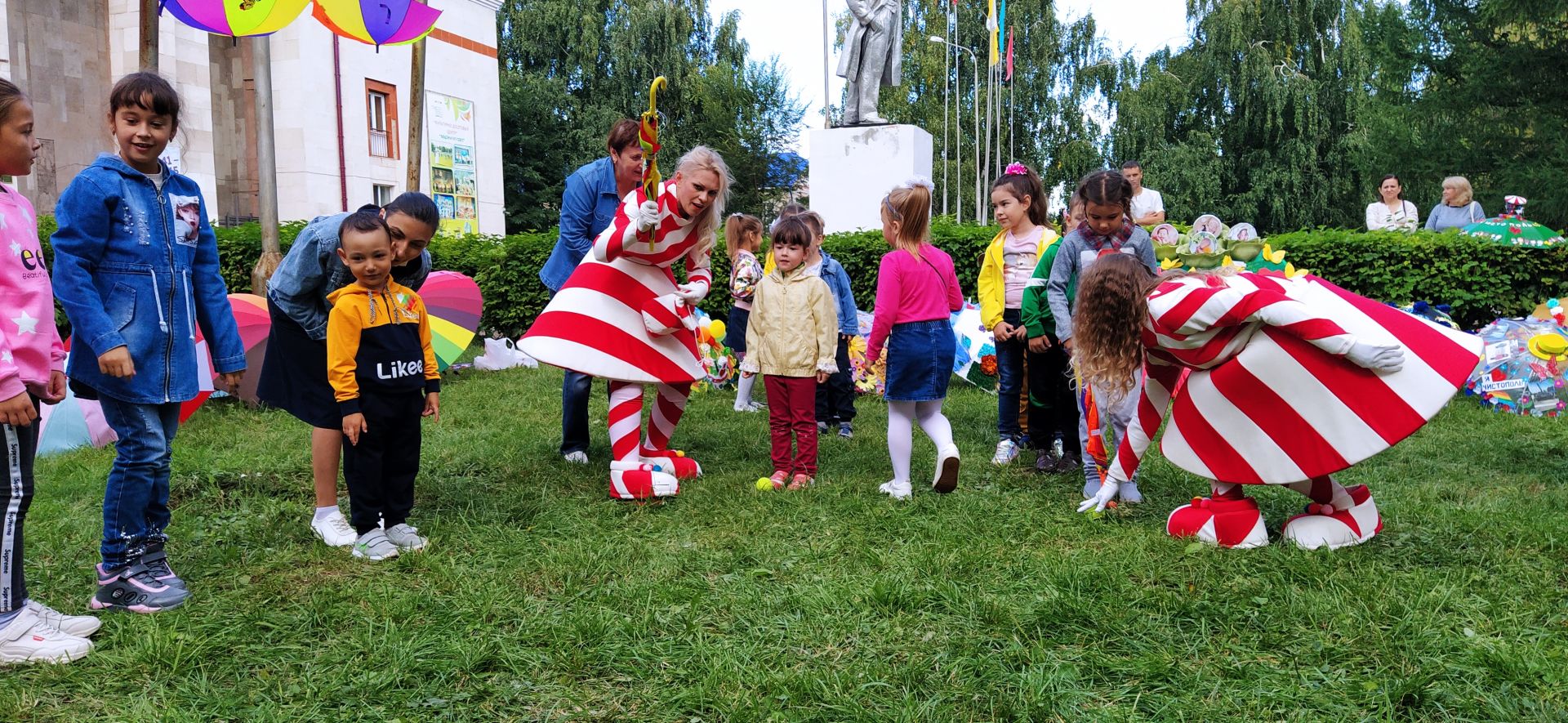 В День города в Чистополе впервые прошел конкурс-парад зонтиков