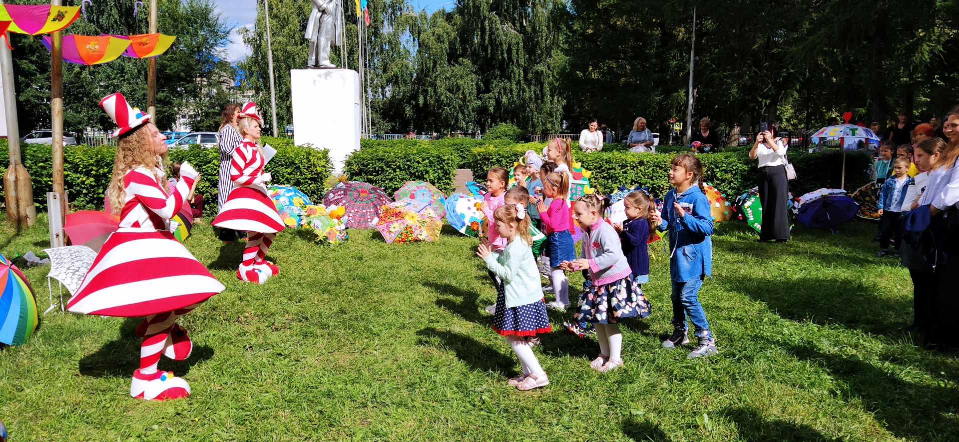 В День города в Чистополе впервые прошел конкурс-парад зонтиков